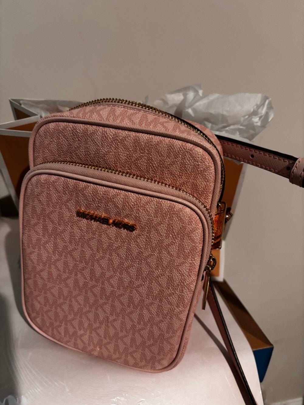 Michael Kors Blush Pink Signature Crossbody with Gold Hardware - Picture 3 of 5